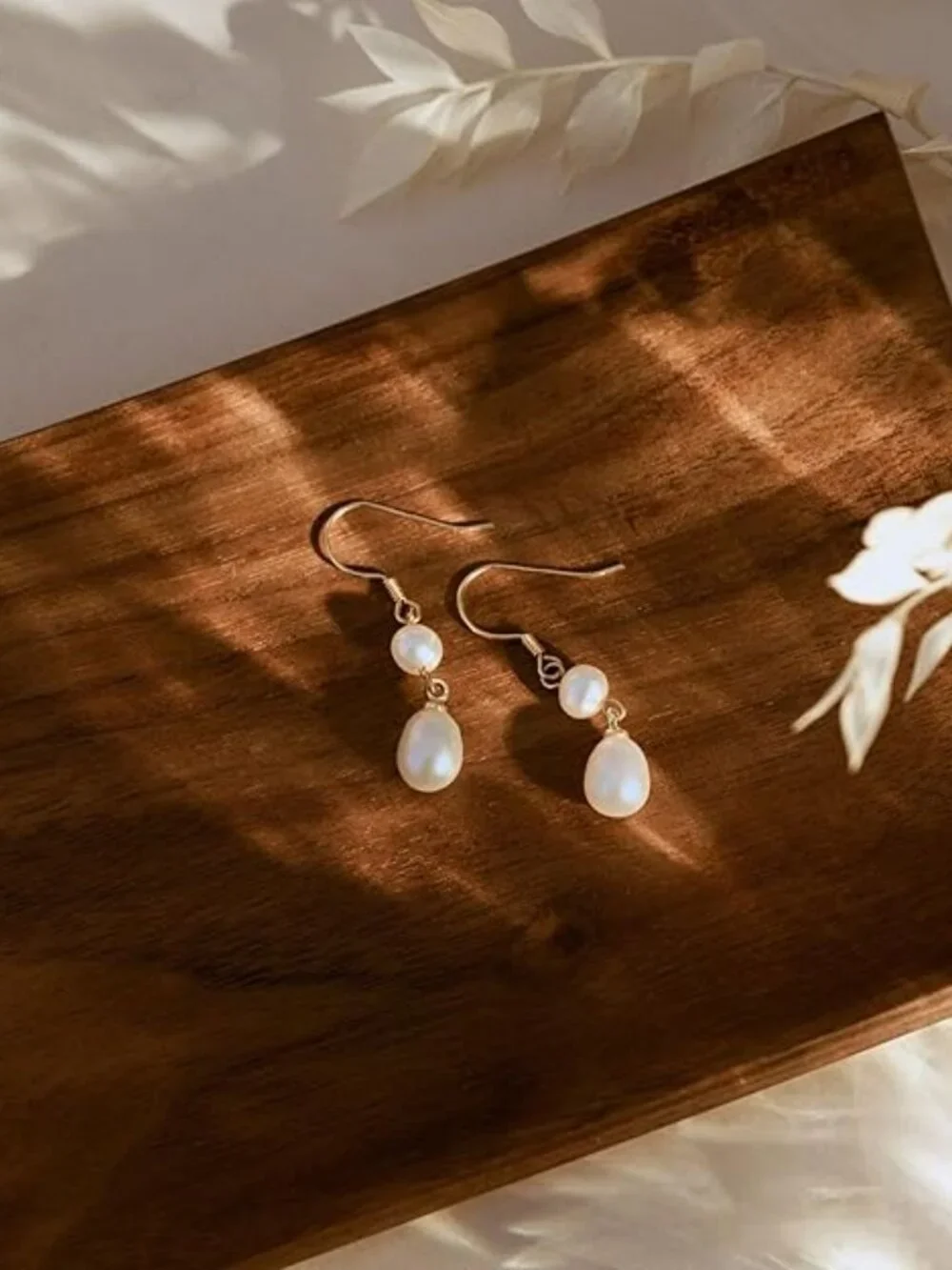 Aretes de perlas de oro para mujer, a la moda, hipoalergénicos, chapados en oro